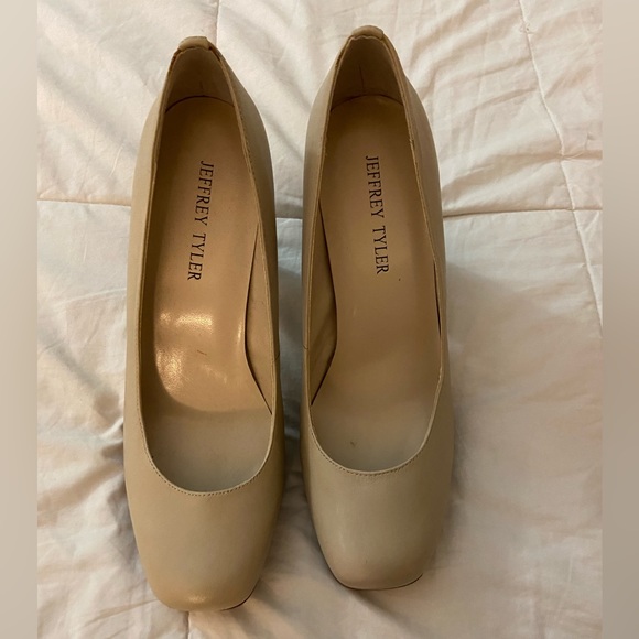 Jeffrey Tyler Closed Toe Heels - Picture 5 of 7